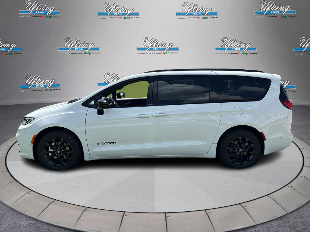 2025 Chrysler Pacifica photo 5