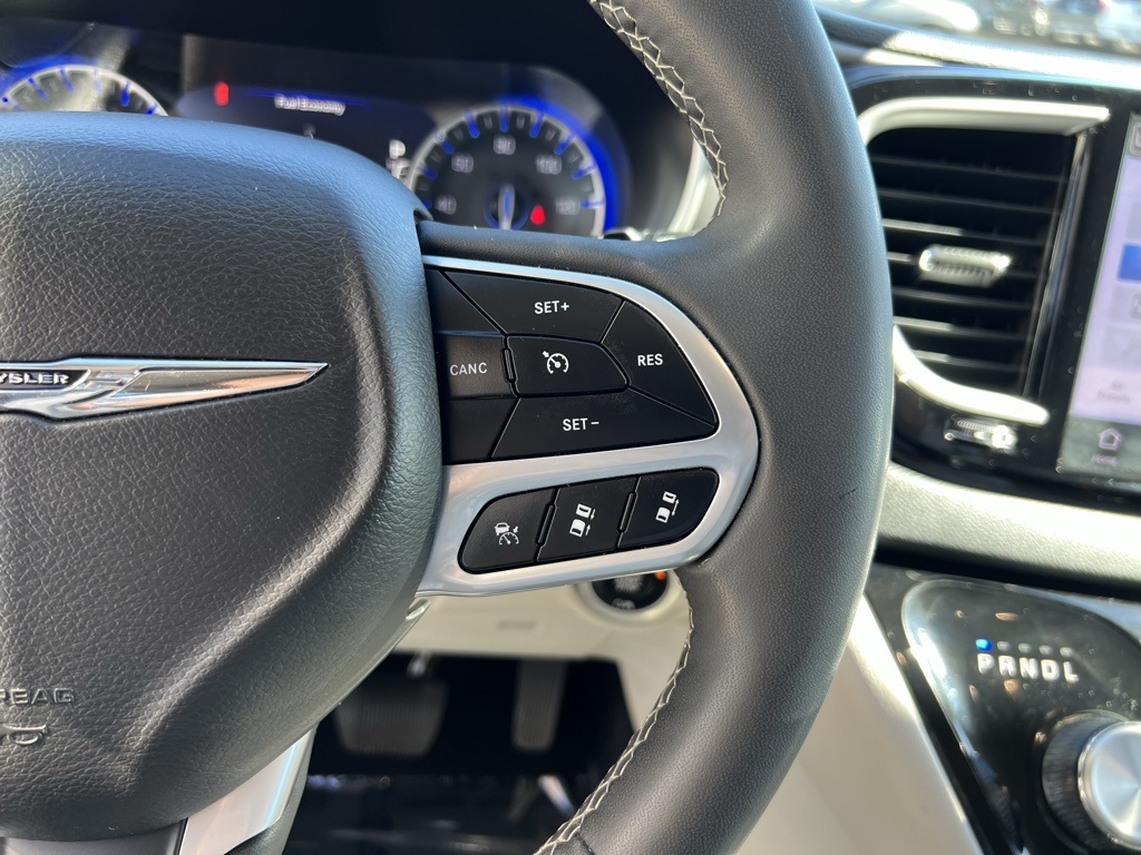 2023 Chrysler Pacifica Touring L photo 15