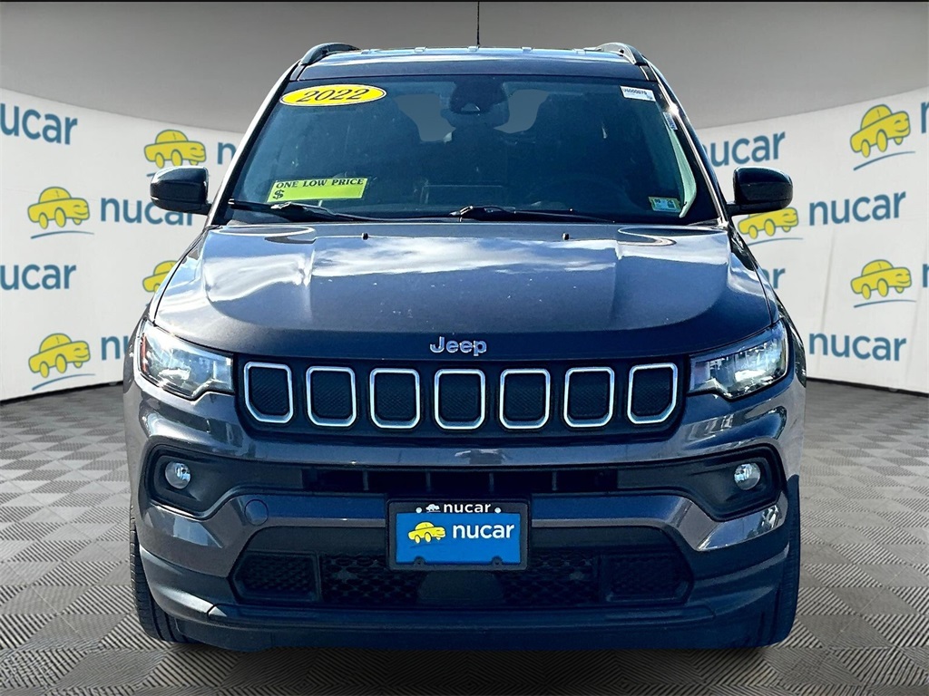 2022 Jeep Compass Latitude photo 2