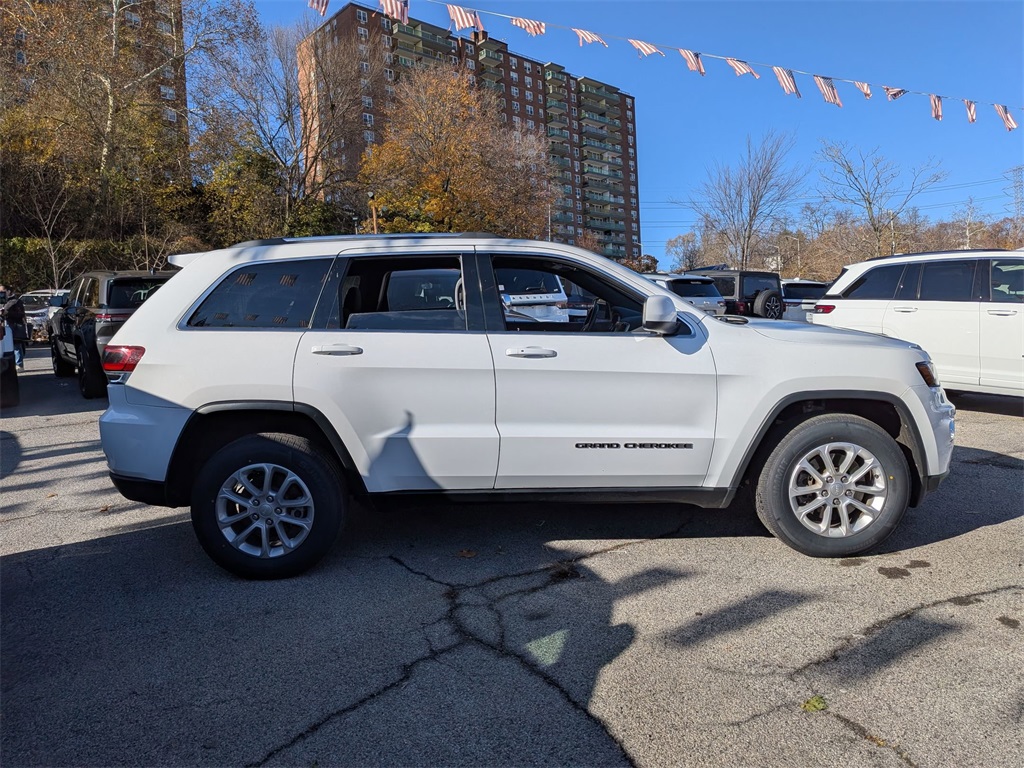 2021 Jeep Grand Cherokee Laredo E photo 3