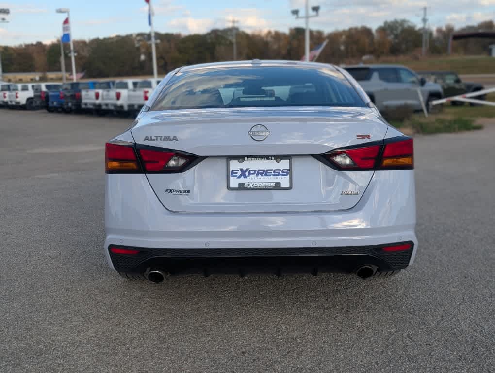 2025 Nissan Altima SR photo 4