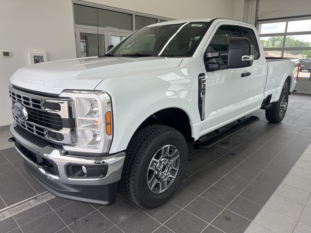 2025 Ford F-350 XLT photo 3