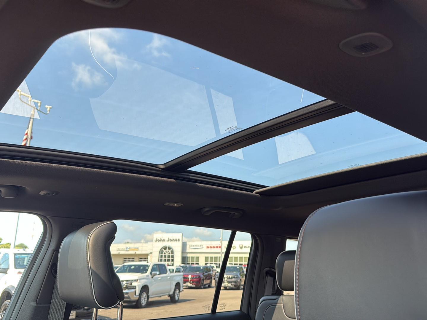 2025 Jeep Grand Cherokee L Summit photo 4