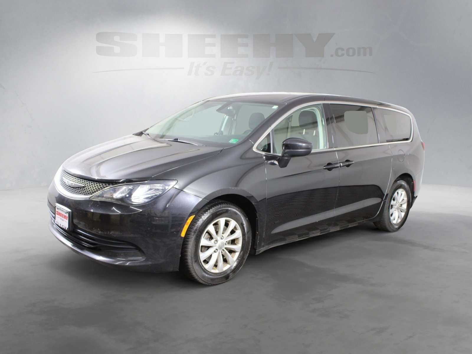2017 Chrysler Pacifica Touring photo 2