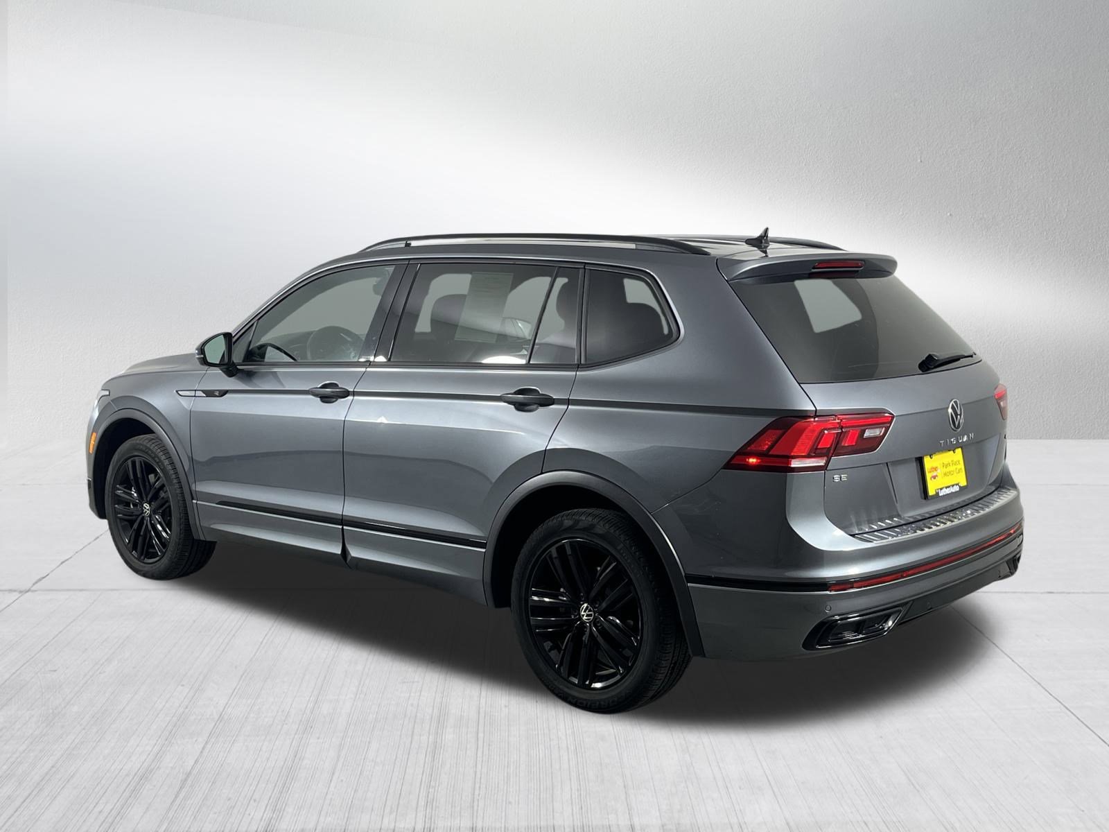 2022 Volkswagen Tiguan SE R-Line Black photo 2