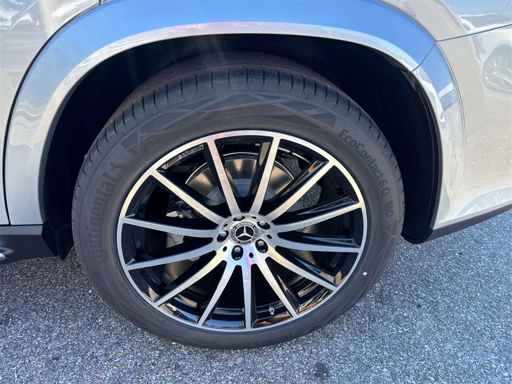 2026 Mercedes Benz GLS 450 4MATIC photo 3