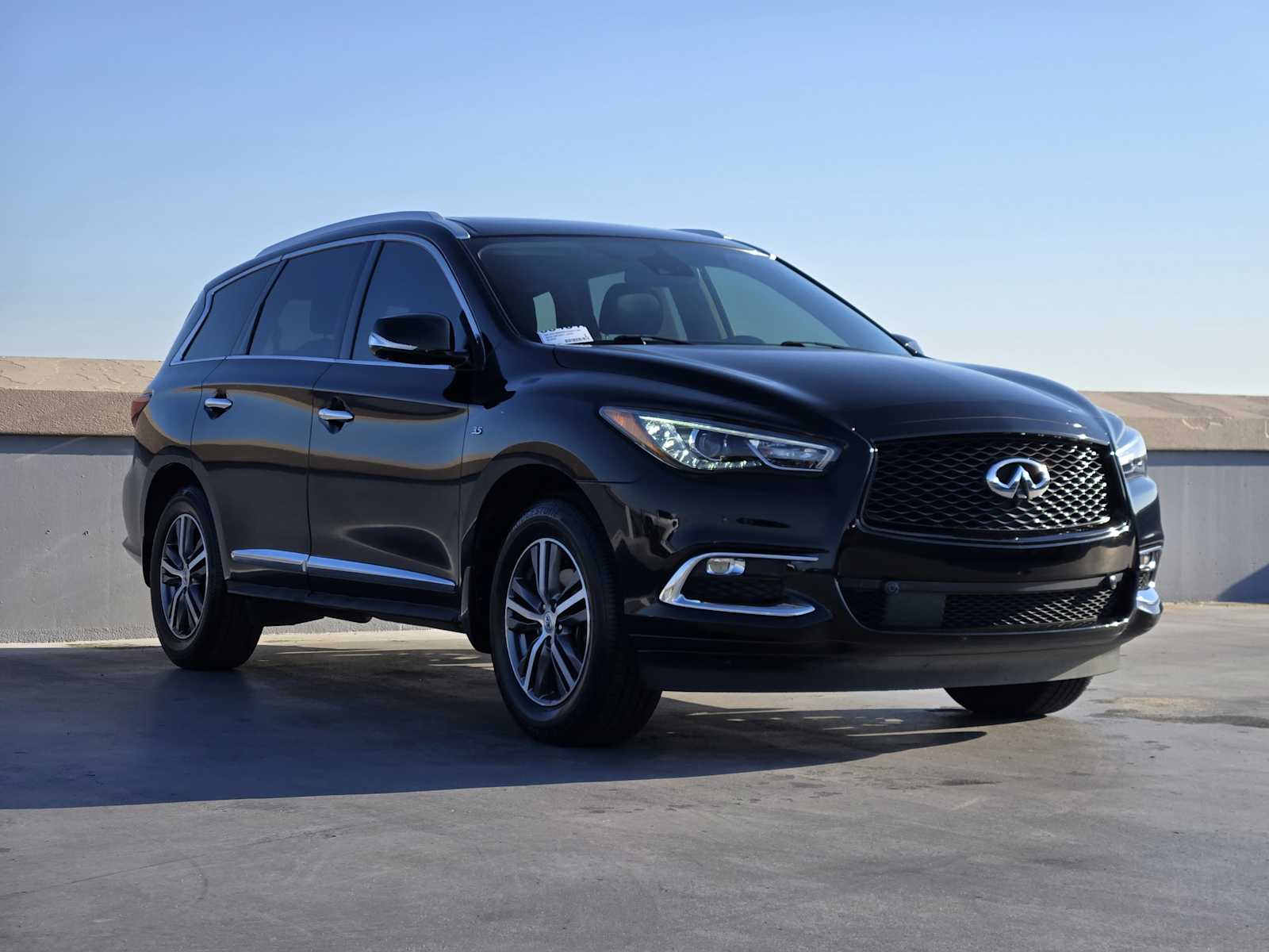 2020 Infiniti QX60 Luxe photo 3