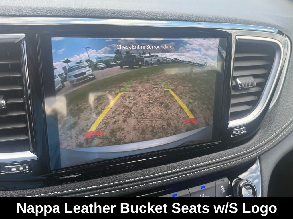 2026 Chrysler Pacifica Limited photo 13
