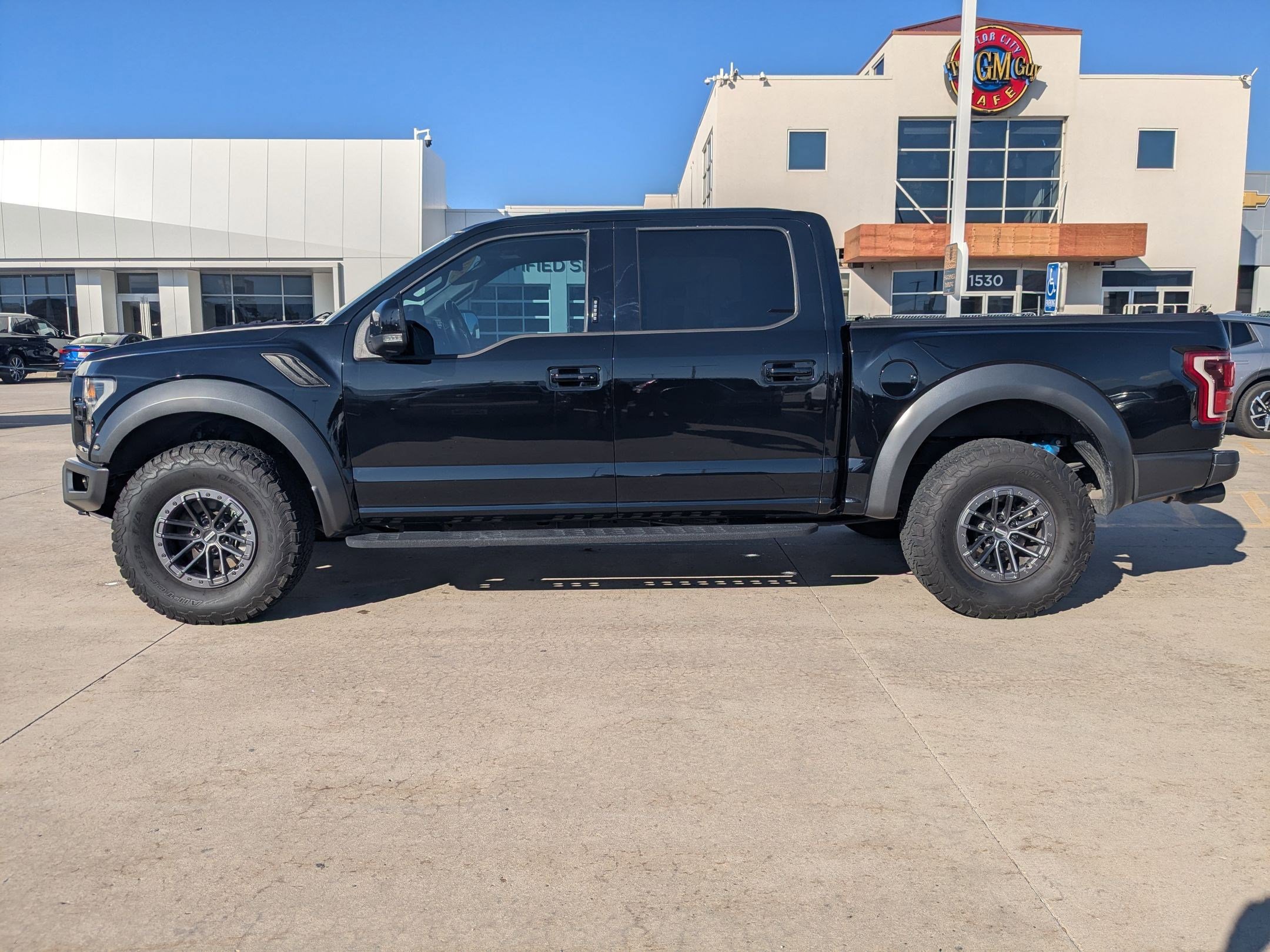 2018 Ford F-150 Raptor photo 2