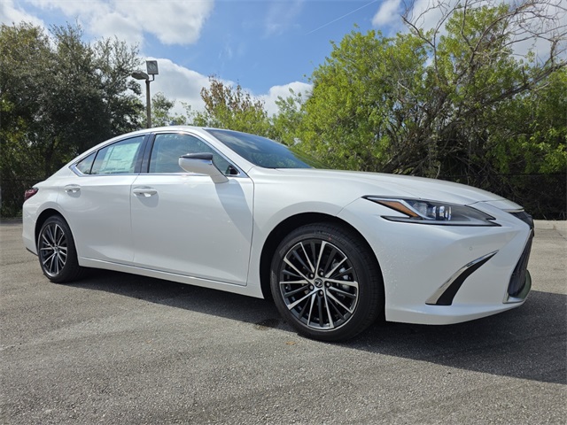 2025 Lexus ES 350's photo