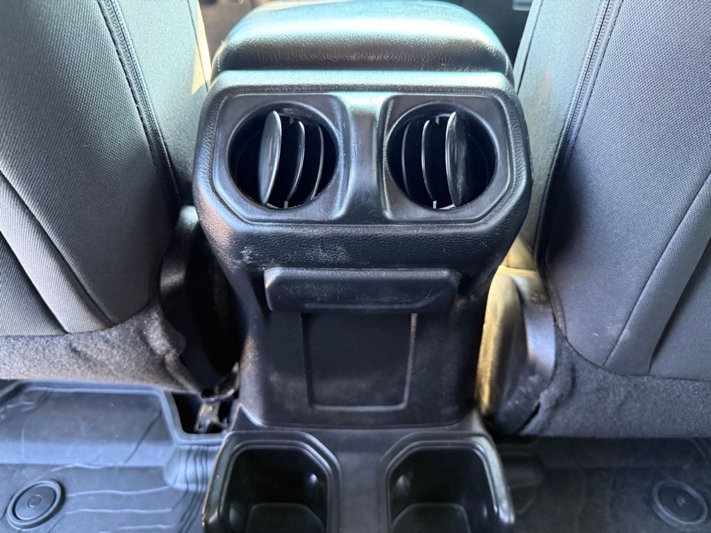 2018 Jeep Wrangler Unlimited Sport photo 4