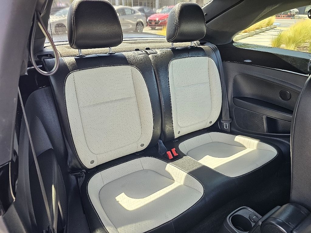 2018 Volkswagen Beetle SE photo 15