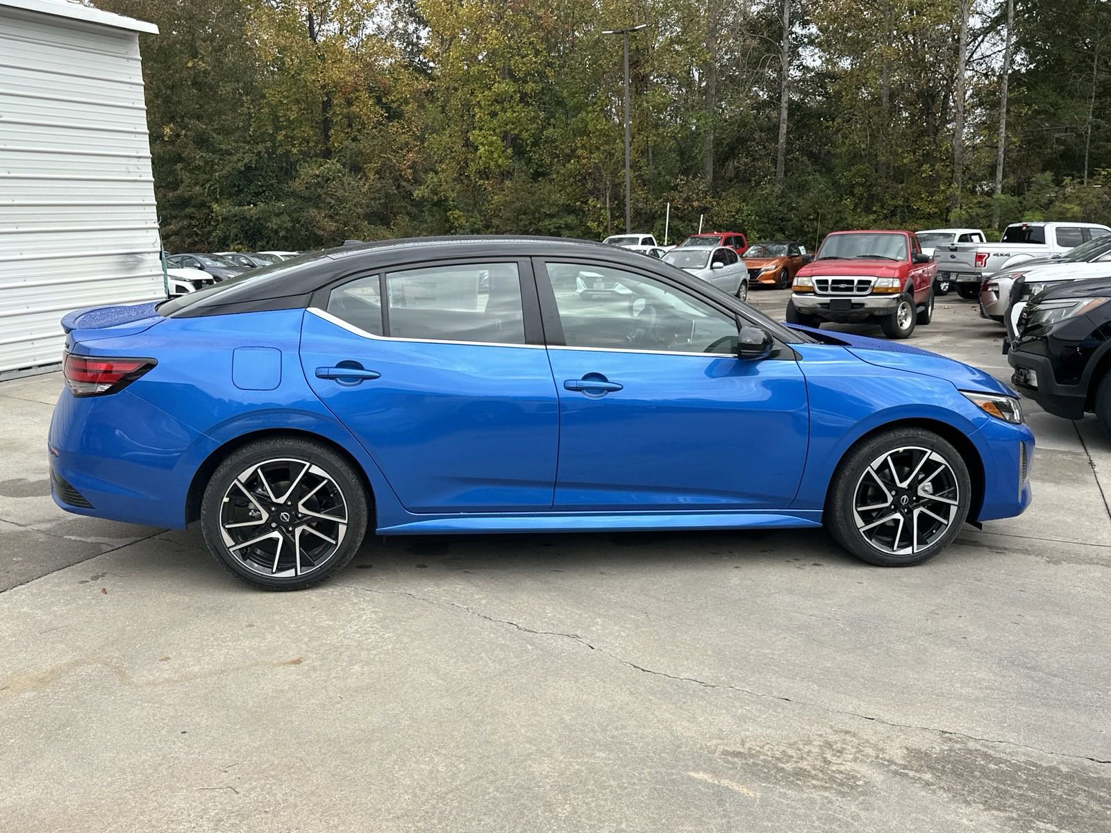 2025 Nissan Sentra SR photo 9
