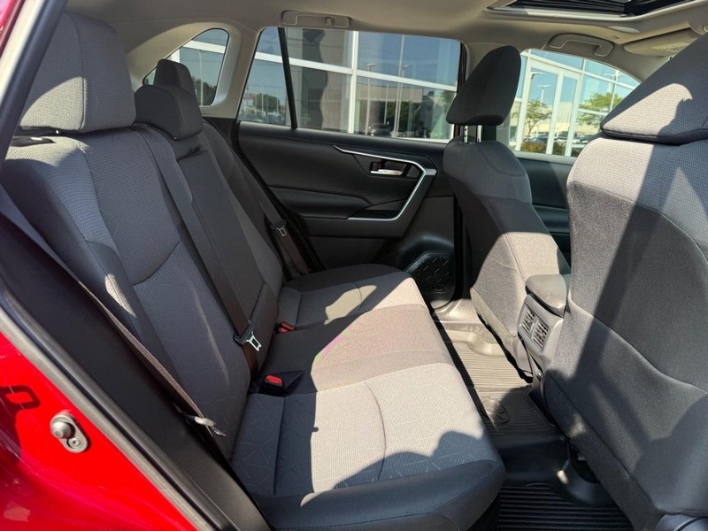 2024 Toyota RAV4 Hybrid XLE photo 11