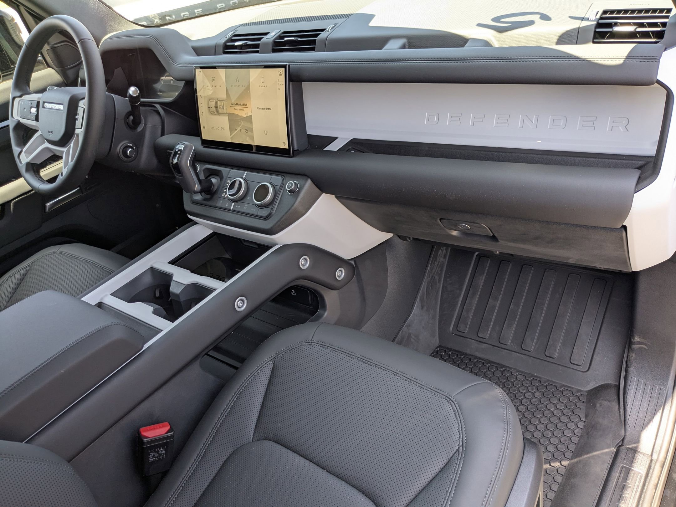 2025 Land Rover Defender 130 S photo 24