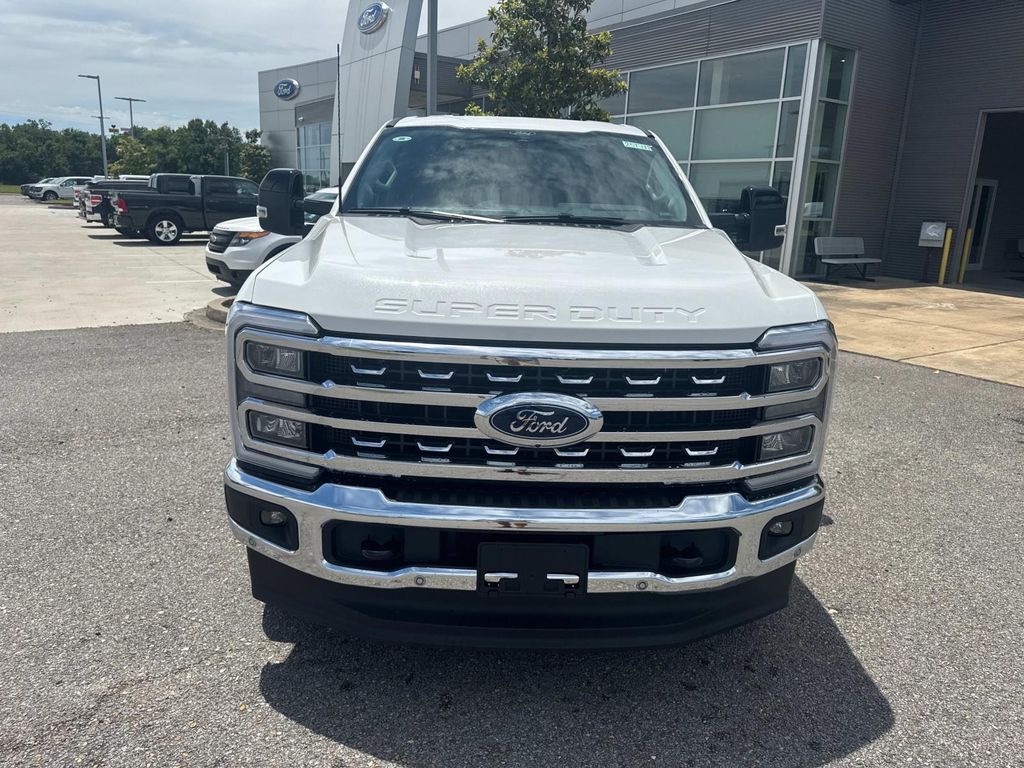 2025 Ford F-250 Lariat photo 2