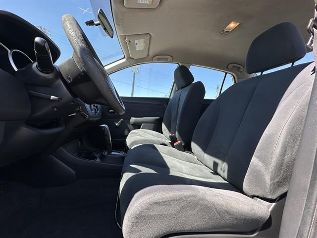 2009 Nissan Versa 1.6 Base Sedan photo 10
