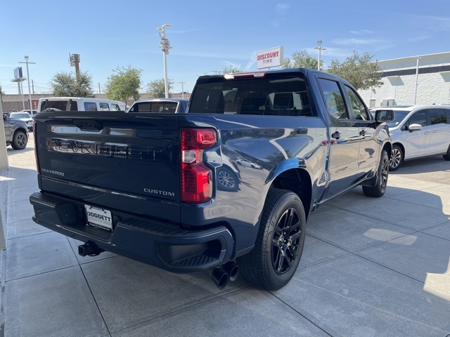 2023 Chevrolet Silverado 1500 Custom photo 4