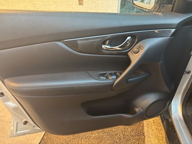 2018 Nissan Rogue SV photo 8