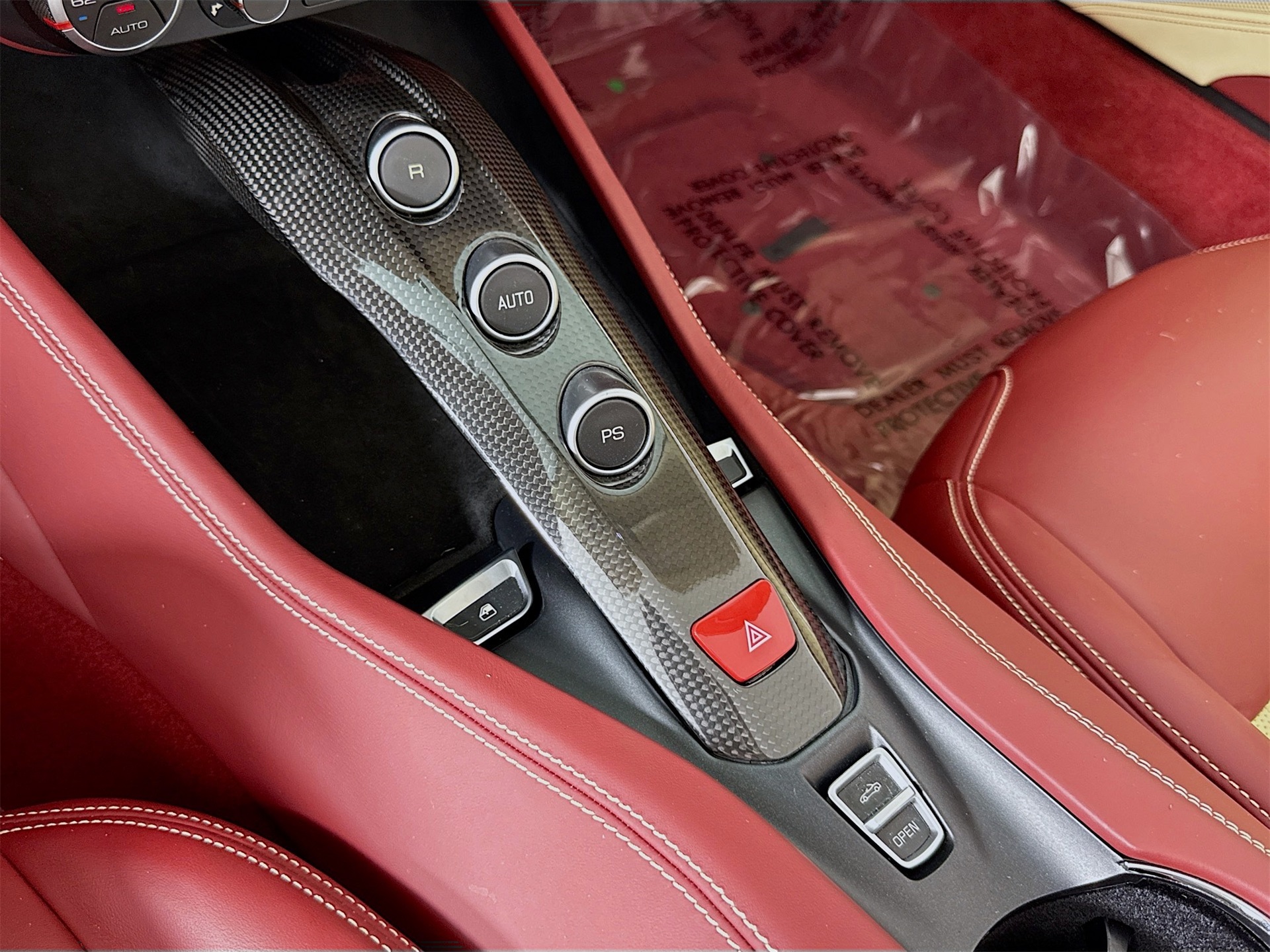 2017 Ferrari California T photo 13