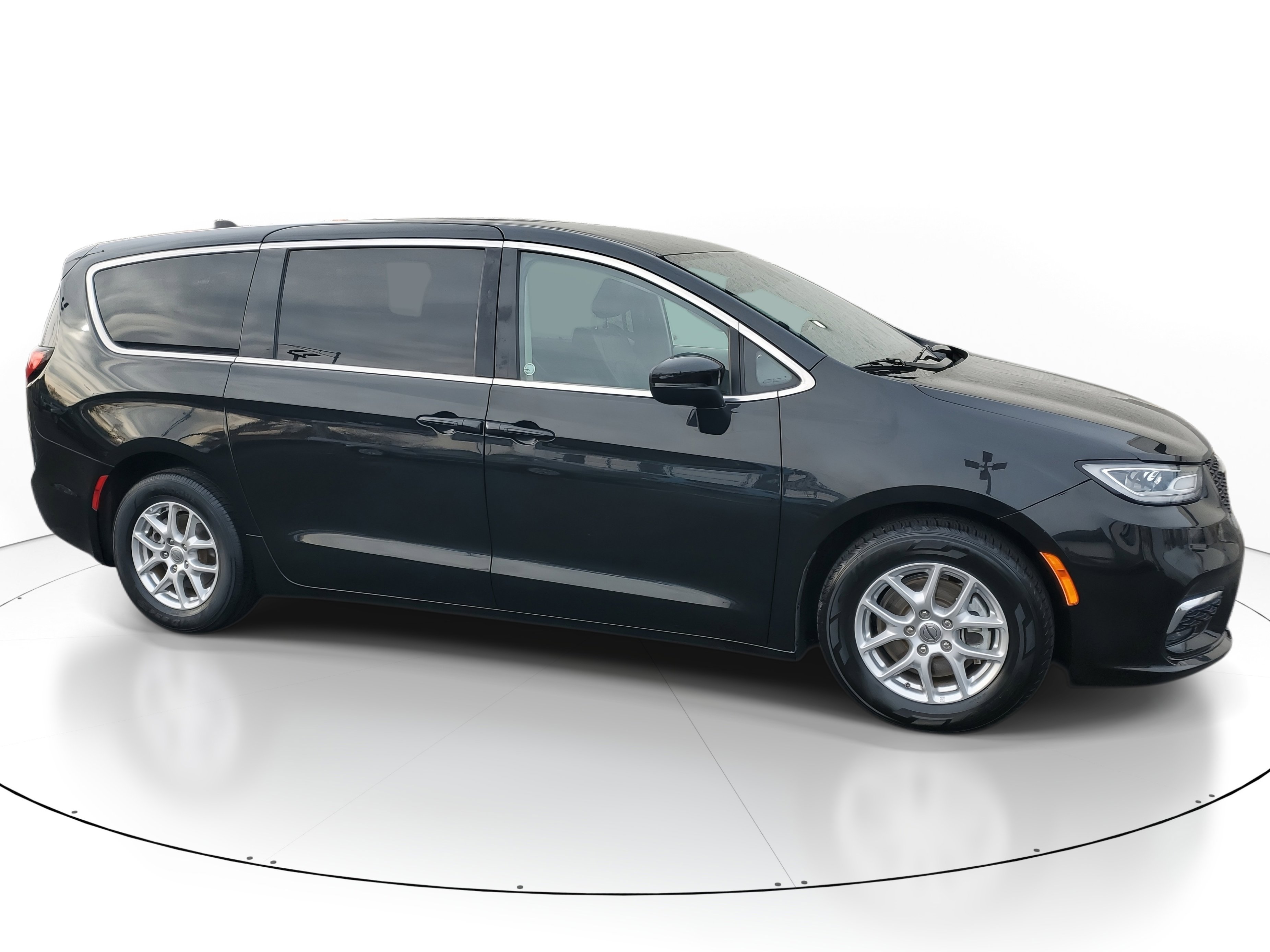 2023 Chrysler Pacifica Touring L's photo