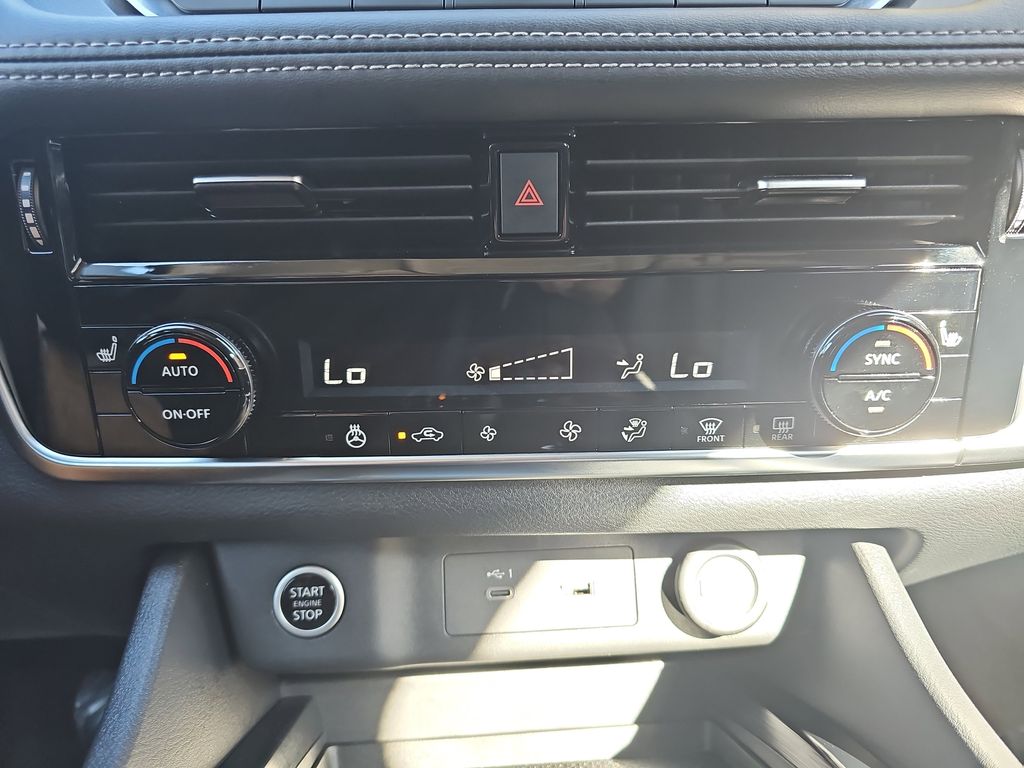 2022 Nissan Rogue SV photo 21