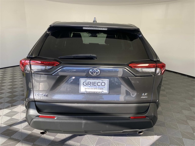 2022 Toyota RAV4 LE photo 4