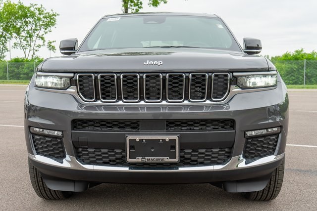 2025 Jeep Grand Cherokee Limited photo 3