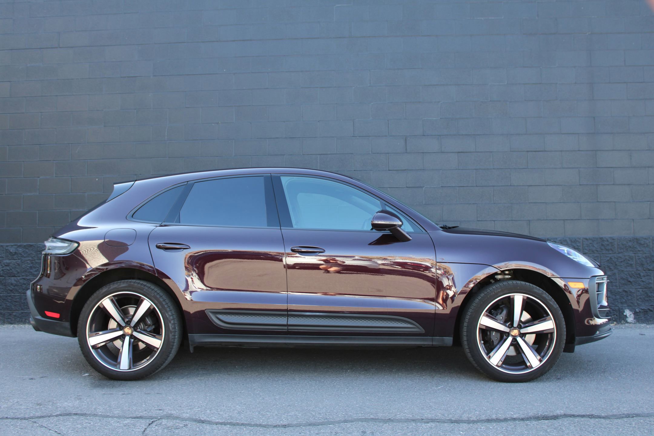 2024 Porsche Macan T photo 8