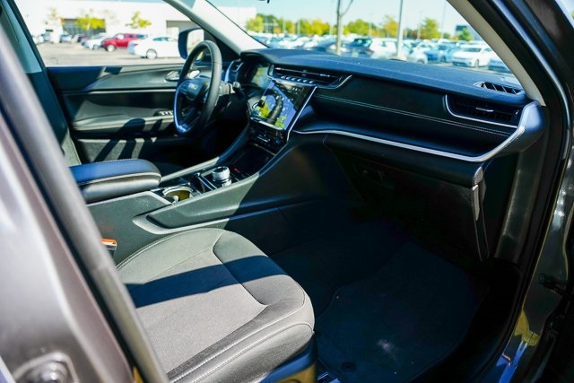 2023 Jeep Grand Cherokee Laredo photo 33