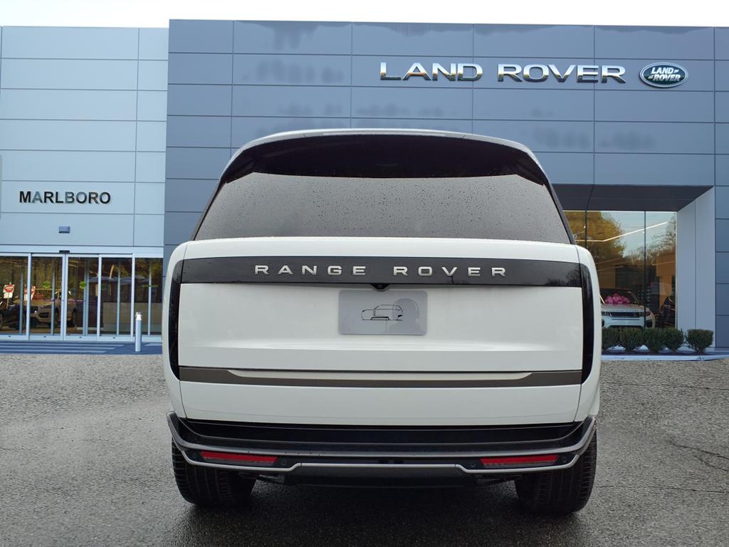 2025 Land Rover Range Rover SE photo 6
