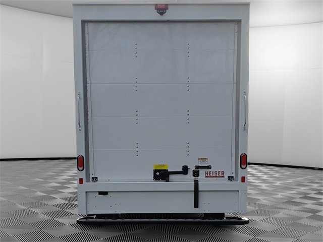 2024 Chevrolet Express Cutaway 3500 photo 4