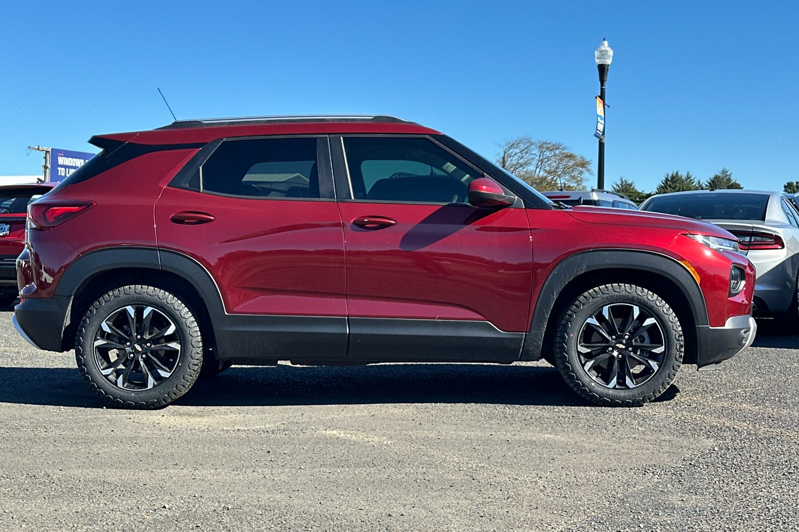 2022 Chevrolet Trailblazer LT photo 2