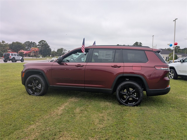2025 Jeep Grand Cherokee Limited photo 3