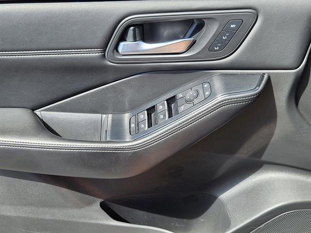 2023 Nissan Rogue S photo 16