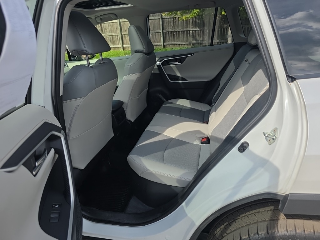 2024 Toyota RAV4 Hybrid Limited photo 4
