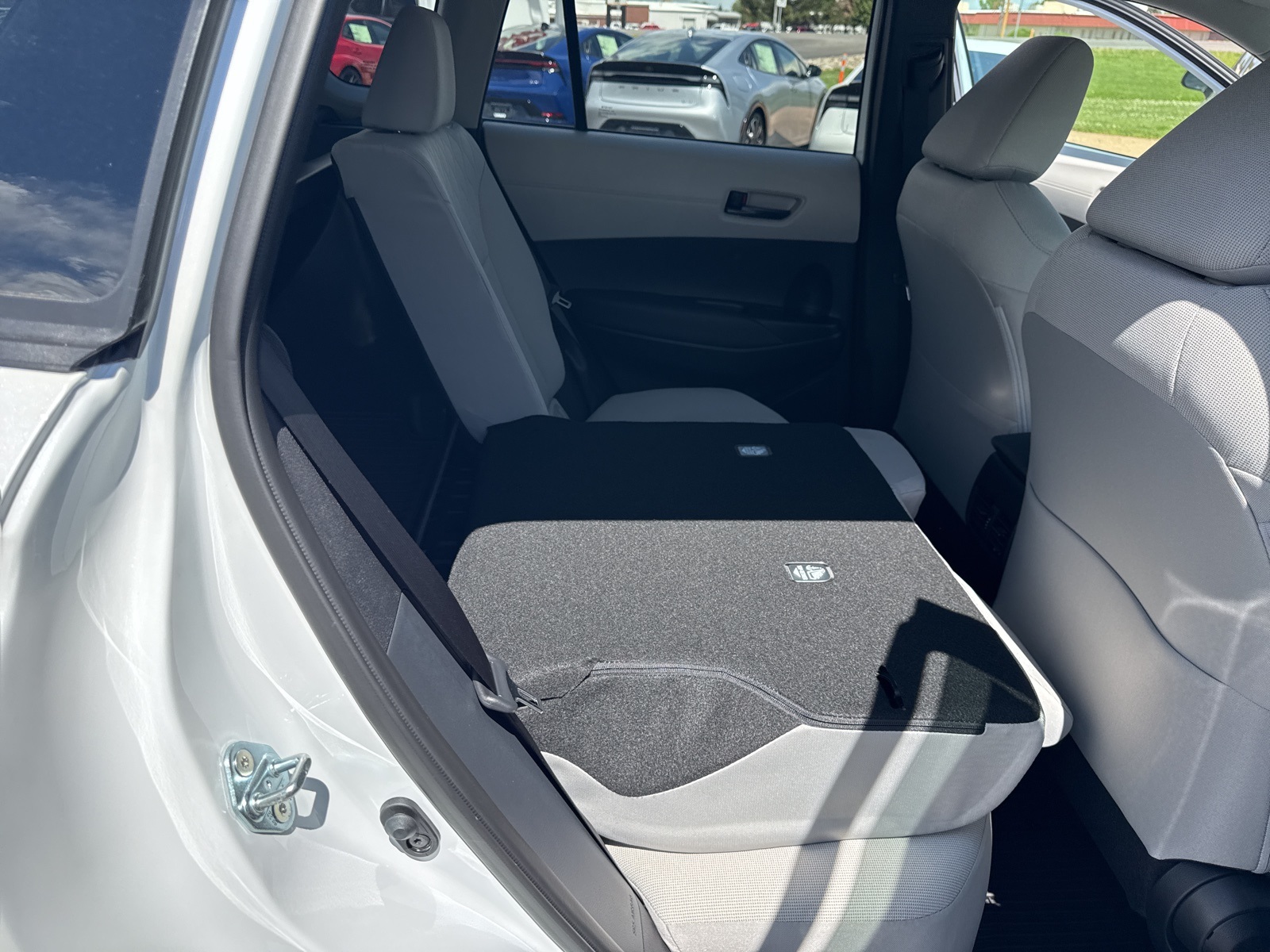 2025 Toyota Corolla Cross LE photo 33