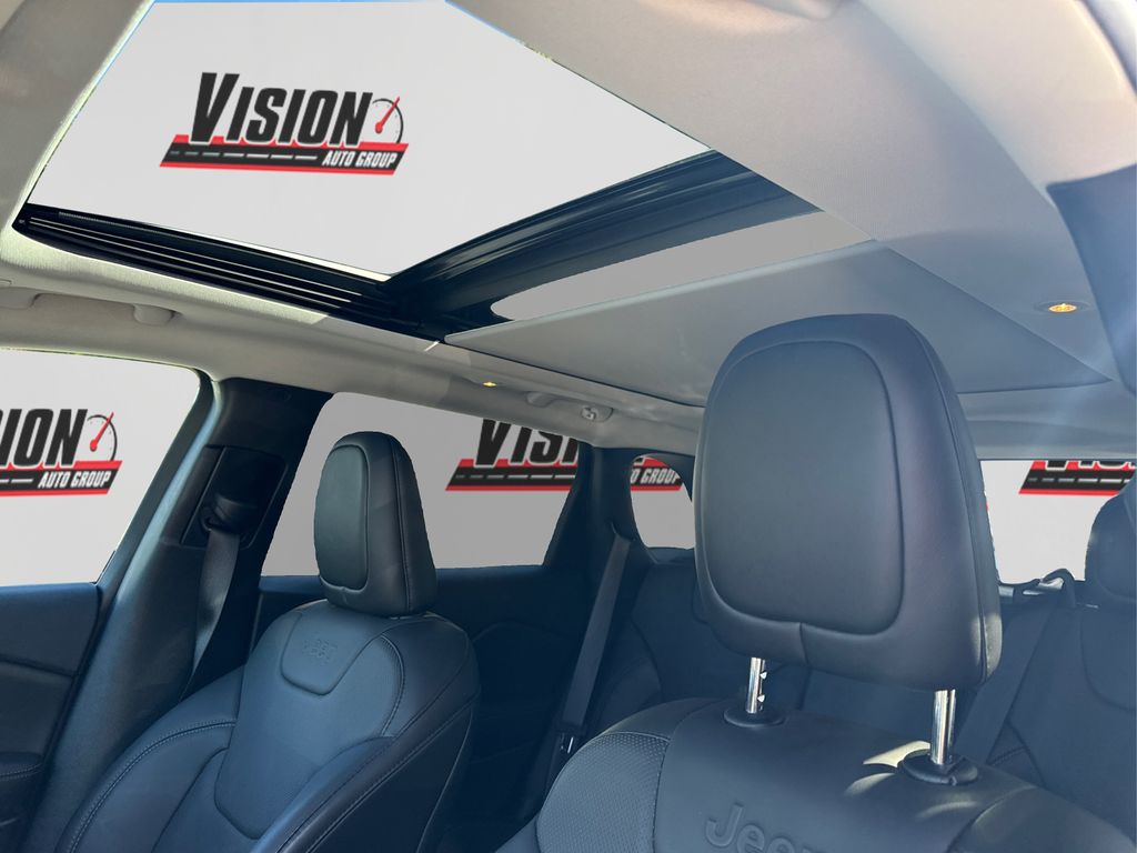 2019 Jeep Cherokee Limited photo 19