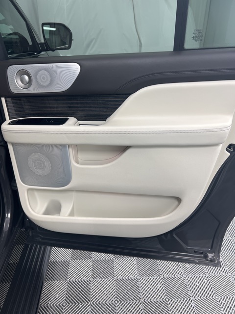 2023 Lincoln Navigator Black Label photo 17