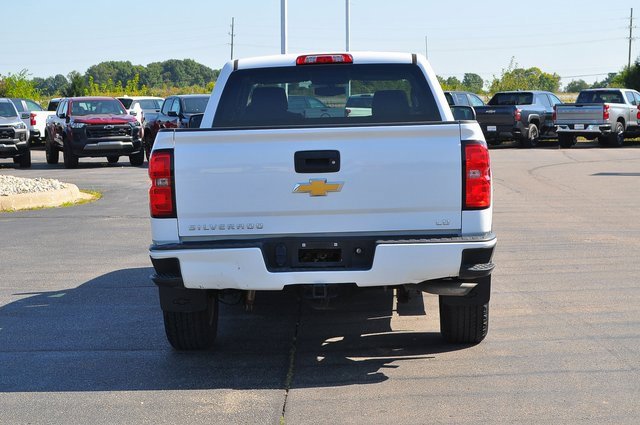 2019 Chevrolet Silverado LT photo 4