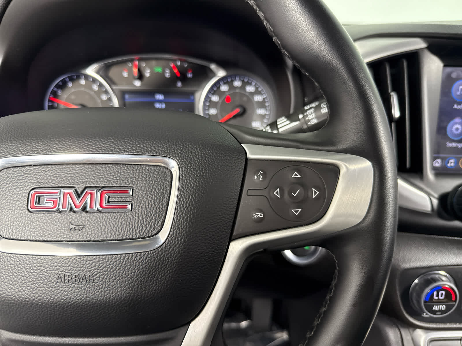 2024 Gmc Terrain SLT photo 26