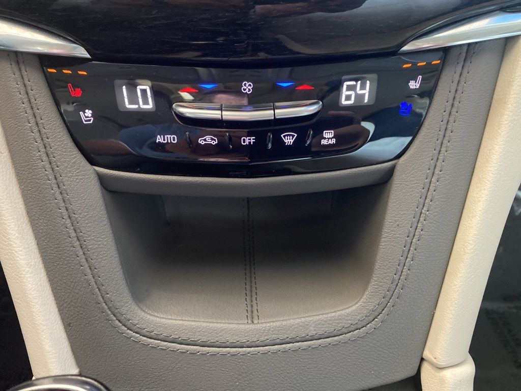 2023 Cadillac XT6 Premium Luxury photo 3