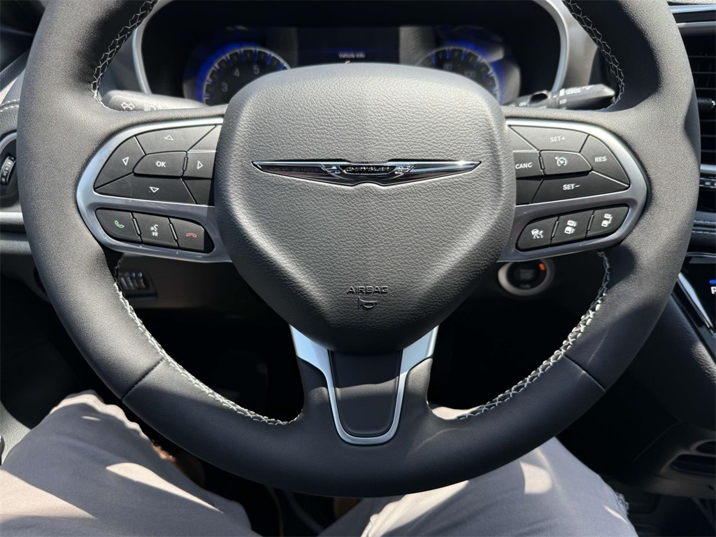 2025 Chrysler Pacifica photo 20