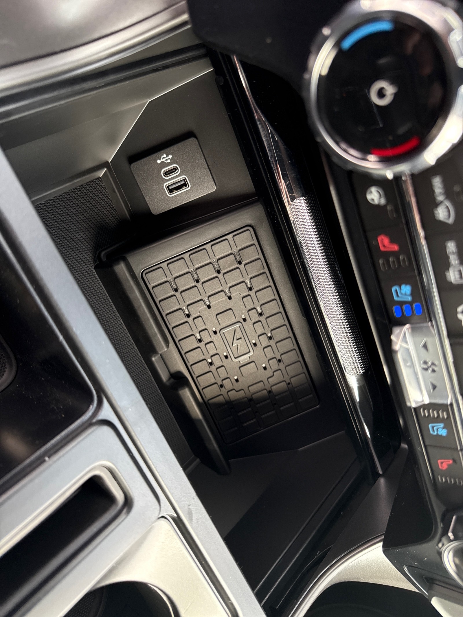 2025 Ford F-150 Lariat photo 18