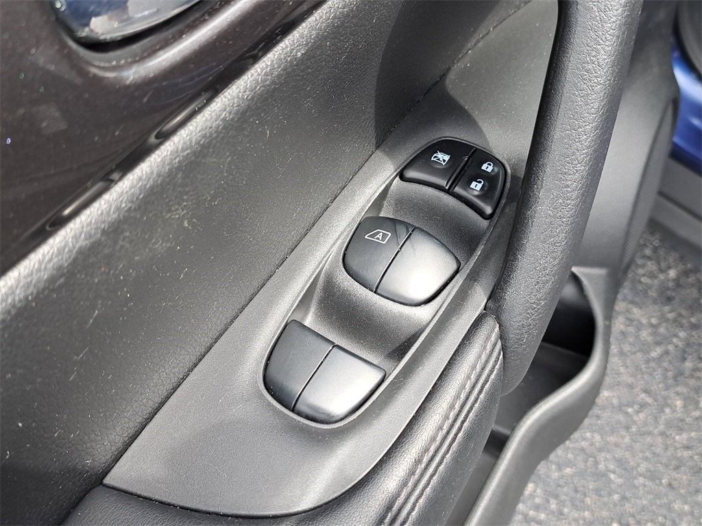 2020 Nissan Rogue SV photo 22