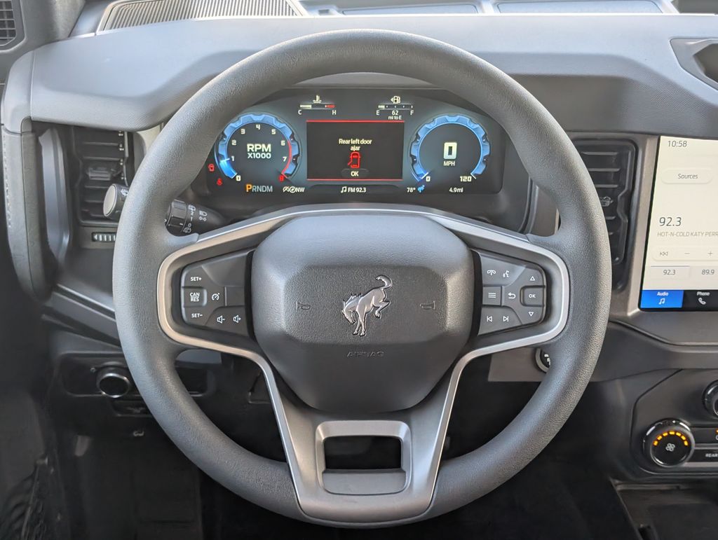 2025 Ford Bronco Base photo 6