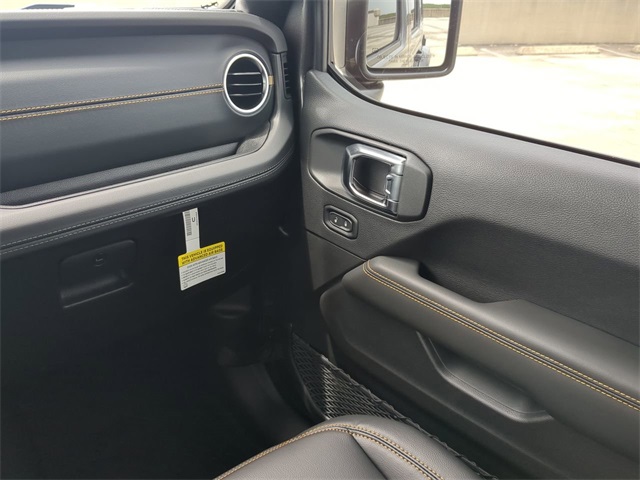 2025 Jeep Wrangler Sahara photo 17