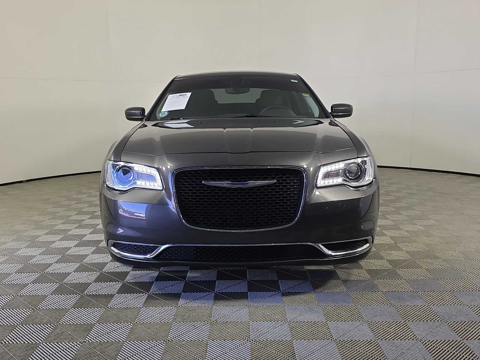 2023 Chrysler 300 Touring photo 2