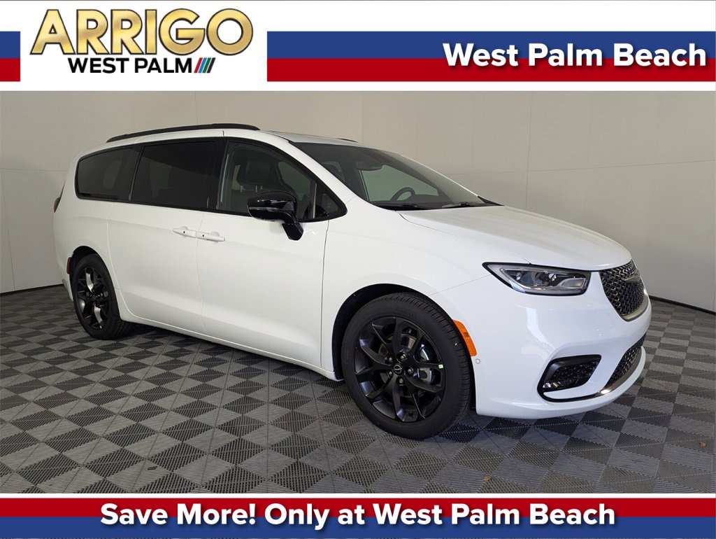 2026 Chrysler Pacifica Limited's photo