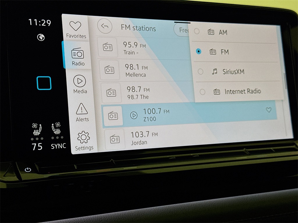 2025 Volkswagen Atlas Cross Sport SEL R-Line photo 26